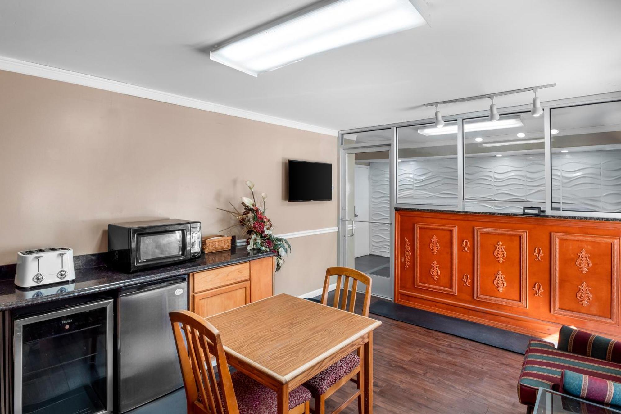 Americas Best Value Inn Jonesville/Hillsdale Exteriör bild