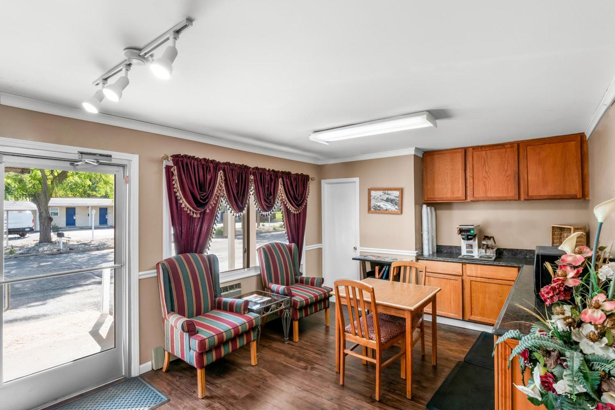 Americas Best Value Inn Jonesville/Hillsdale Exteriör bild